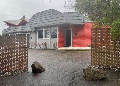 Star Dome Satellite Apartment in Ukiah