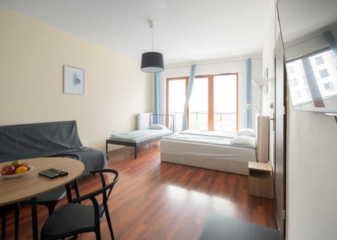 TV and multimedia, Photo of the whole room, Dining area, Bedroom