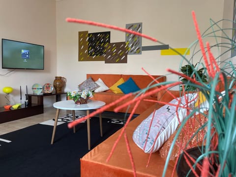 Communal lounge/ TV room, TV and multimedia, Living room, Seating area, Evening entertainment