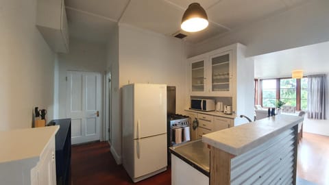 Kitchen or kitchenette, minibar, pet friendly, stove