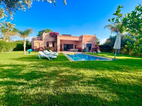 Spring, Day, Natural landscape, Garden, Garden view, Pool view, Swimming pool, sunbed