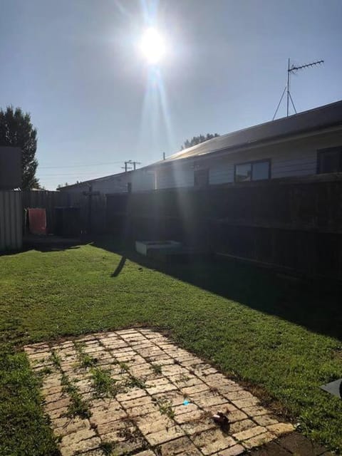 Family-Friendly 5-Bedroom Home Near Uni & Hamilton Gardens - Sleeps 10 Villa in Hamilton