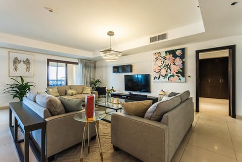 Balqis Residences I Spacious and Modern 4BDR I Palm Jumeirah Apartment in Dubai