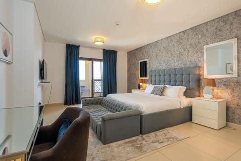 Balqis Residences I Spacious and Modern 4BDR I Palm Jumeirah Apartment in Dubai