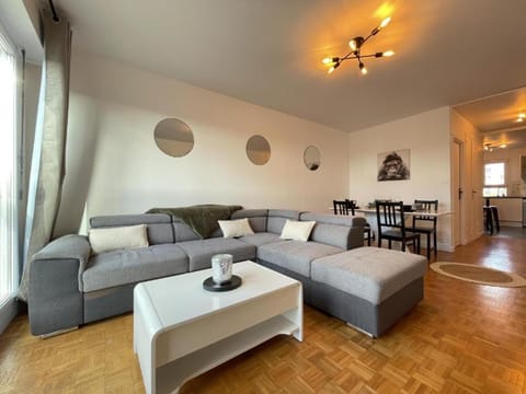 Le Bary - 10p - 100m2 - Gare - Parking Privé Gratuit Apartment in Le Mans