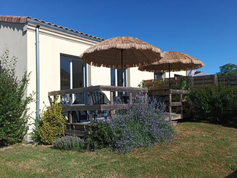 Property building, Patio, Patio, Spring, Day, Summer, Garden, Garden, View (from property/room), Balcony/Terrace, Balcony/Terrace, Dining area, Garden view, Garden view, Meals, Meals, Sunrise, Family, Family