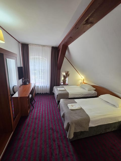 Bed, TV and multimedia, Photo of the whole room