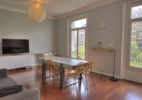 TV and multimedia, Living room, Seating area, Dining area