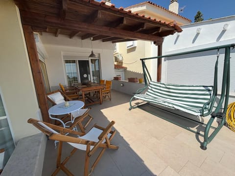 Property building, Patio, Day, Balcony/Terrace, Living room, Seating area, Dining area, sunbed