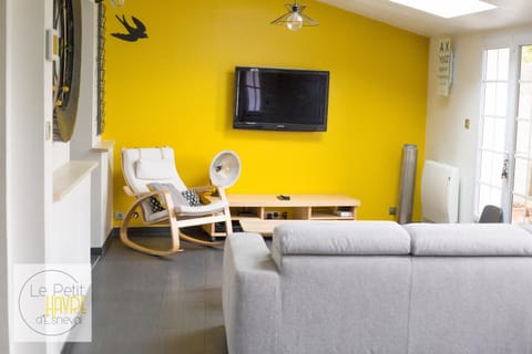 Communal lounge/ TV room, Living room, Seating area