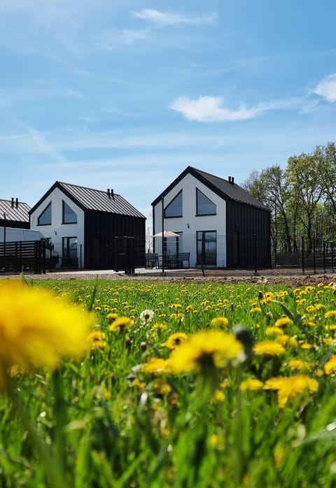 Property building, Spring, Day, Natural landscape, Garden, Garden view