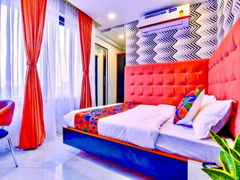 Bed, Living room, Photo of the whole room, Bedroom, air conditioner