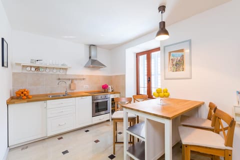 Dining area, kitchen