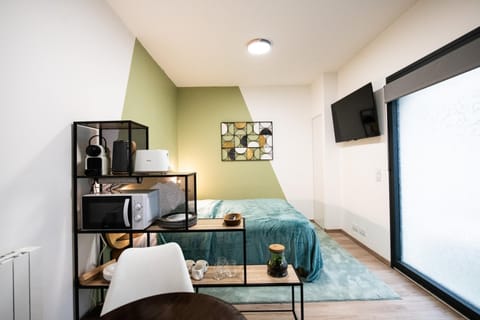 TV and multimedia, Coffee/tea facilities, Kitchen or kitchenette, Seating area