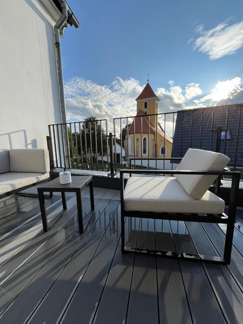 View (from property/room), Balcony/Terrace, Seating area