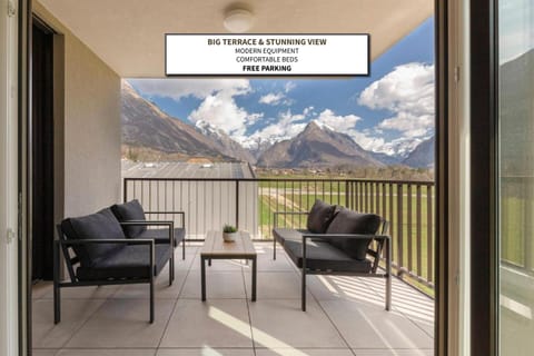 View (from property/room), Balcony/Terrace, Mountain view