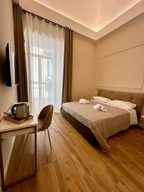 Bed, TV and multimedia, Photo of the whole room, Bedroom, towels