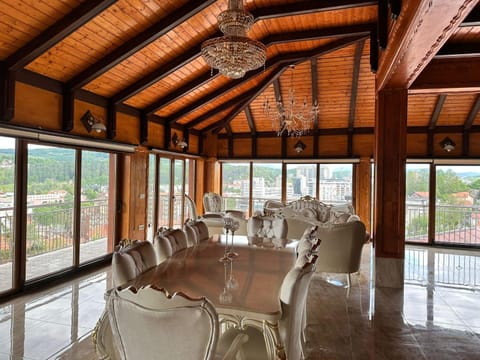 View (from property/room), Balcony/Terrace, Living room, Seating area, Dining area