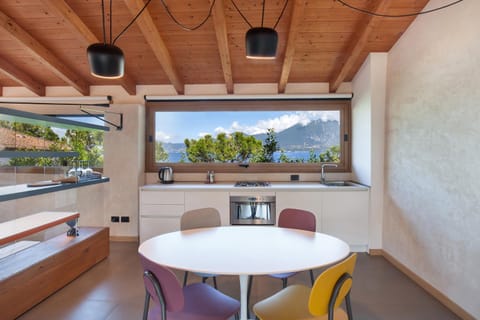 Kitchen or kitchenette, Dining area, Mountain view