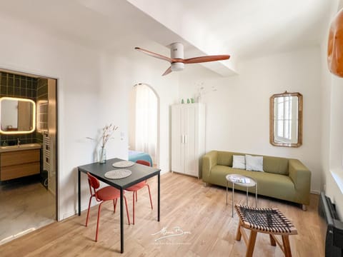 Bed, Living room, Seating area, Dining area, Bedroom