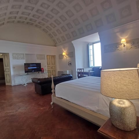 TV and multimedia, Photo of the whole room, Bedroom