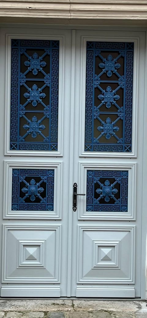 Facade/entrance, Internal: Not applicable to any particular room