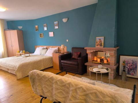 Living room, fireplace, fireplace