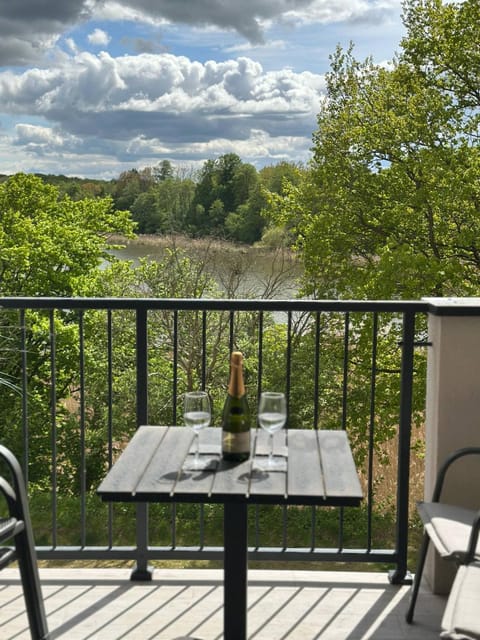 Apartament NATURA z widokiem na jezioro Apartment in Pomeranian Voivodeship