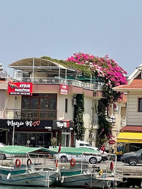 Property building, Neighbourhood, Street view, Location
