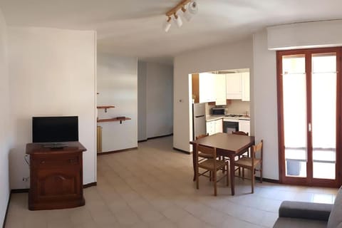 TV and multimedia, Kitchen or kitchenette, Living room