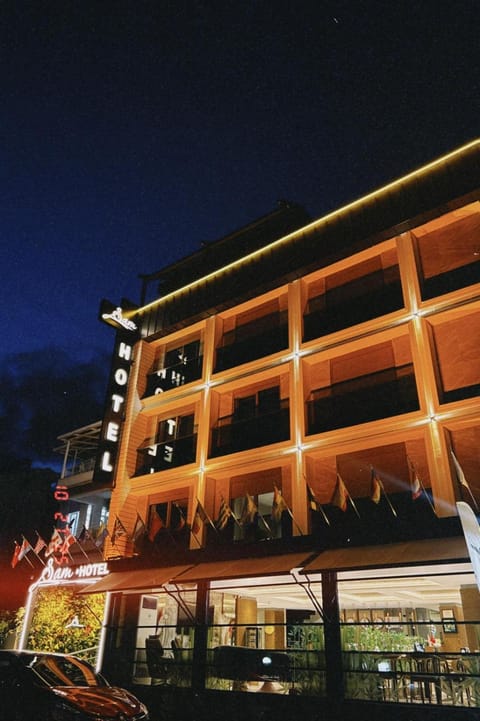 Property building, Night