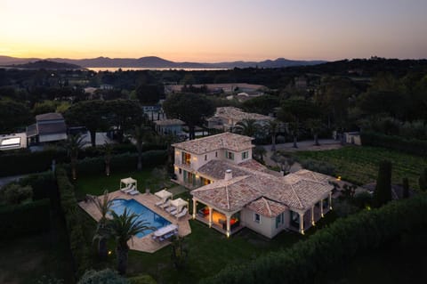 Property building, Nearby landmark, Natural landscape, Bird's eye view, Pool view, Swimming pool, Sunset, sunbed