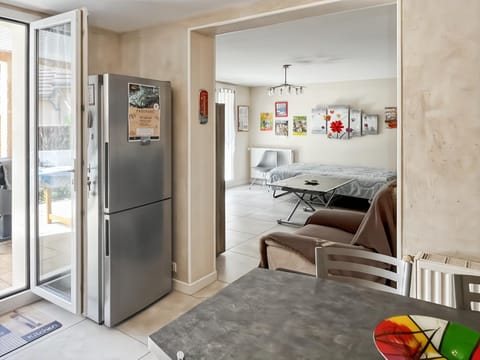 Bed, Kitchen or kitchenette, Living room, Seating area, Dining area, oven, wardrobe