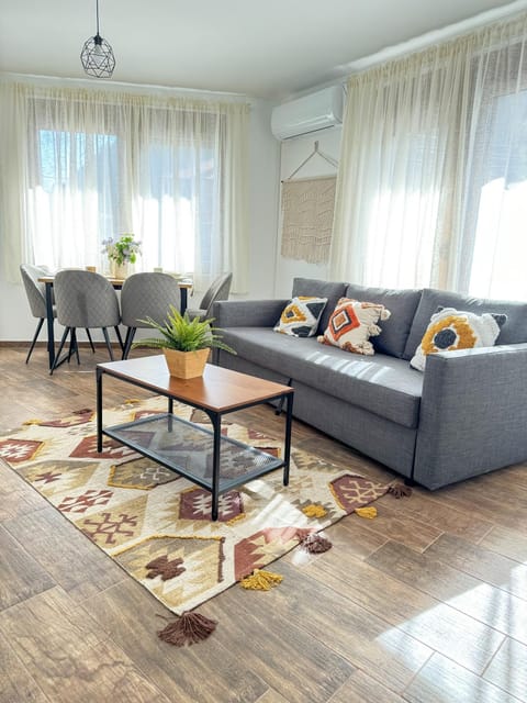 Living room, Seating area, air conditioner