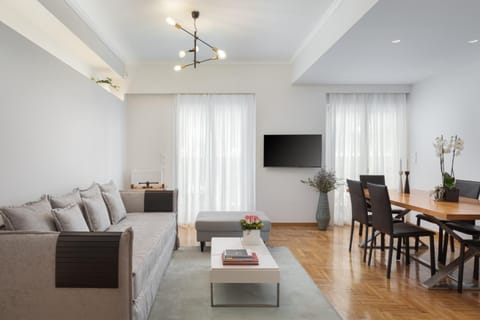 TV and multimedia, Living room, Seating area, Dining area, Evening entertainment