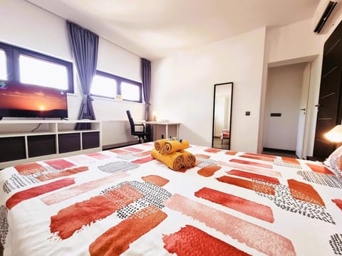 TV and multimedia, Photo of the whole room, Evening entertainment, Bedroom