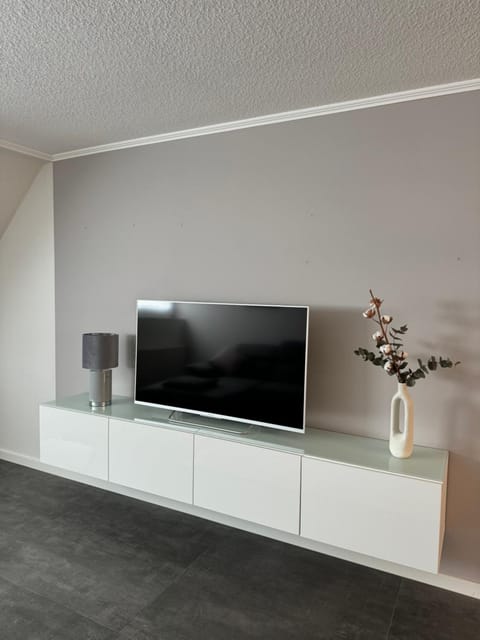 Communal lounge/ TV room, TV and multimedia, Evening entertainment