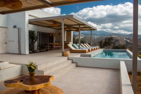 Day, Natural landscape, View (from property/room), Balcony/Terrace, Lounge or bar, Mountain view, Pool view, Swimming pool, sunbed