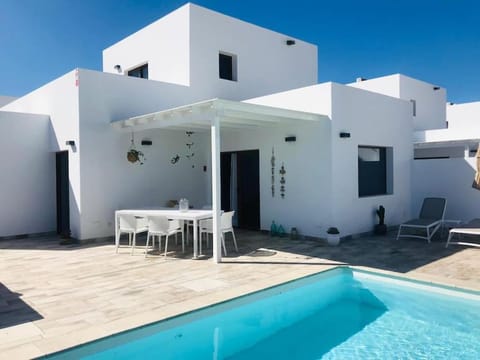Property building, Patio, Pool view, Swimming pool, sunbed