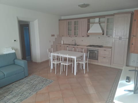 Living room, Dining area, stove