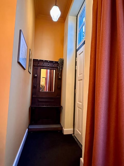 Facade/entrance, wardrobe