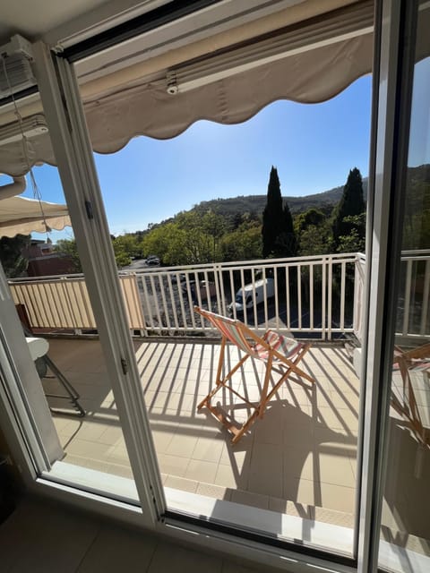 Balcony/Terrace, Mountain view