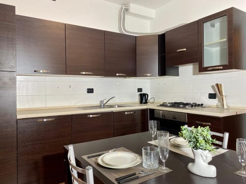 Kitchen or kitchenette, Dining area, pet friendly, stove