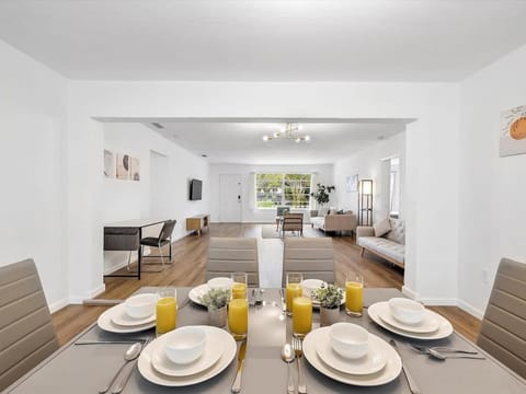 3BR Newly Renovated In Miami 15 Min To Beach House in Ojus