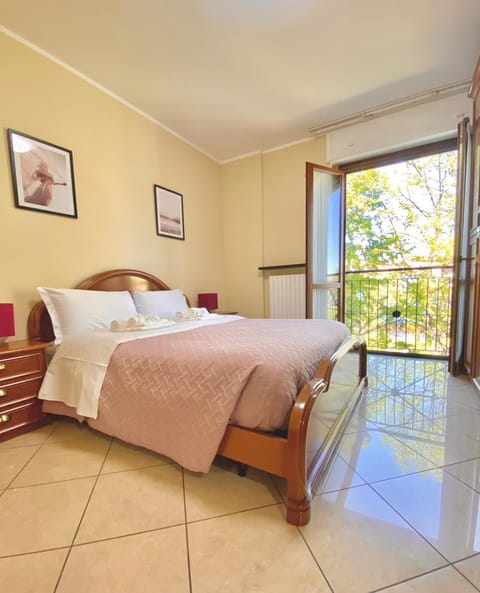 Bed, View (from property/room), Photo of the whole room, Bedroom