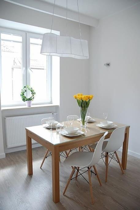 Dining area, internet