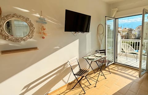 TV and multimedia, Living room, Dining area