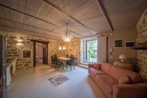 Seating area, Dining area