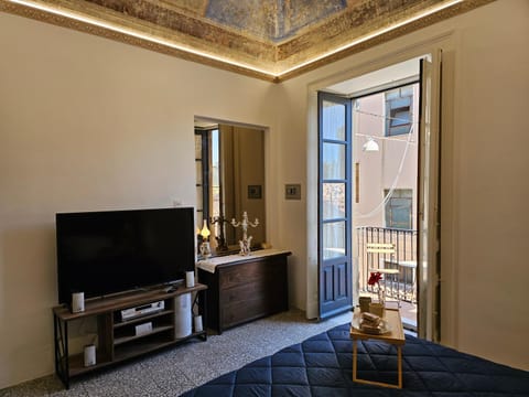 TV and multimedia, Balcony/Terrace, Decorative detail, Bedroom