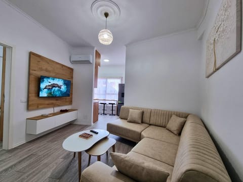 Communal lounge/ TV room, TV and multimedia, Living room, Seating area, Evening entertainment